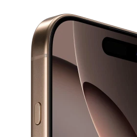 Apple iPhone 16 Pro Çöl Titanyum akıllı telefonun ekran ve çerçeve detayını gösteren yakın plan görünüm