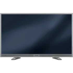 Grundig G40 LS 5533 Full HD LED televizyonun önden görünümü, geniş ekranlı ayaklı tasarım