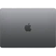 Gri Apple MacBook Air M3 13.6 inç laptop, kapalı durumda üst kapakta Apple logosuyla önden görünüm