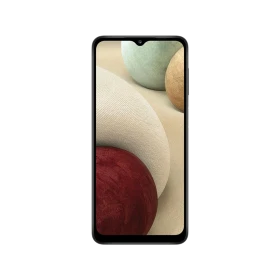 Samsung Galaxy A12 siyah akıllı telefonun önden görünümü, tam ekran ve damla çentik tasarımıyla vitrin çekimi