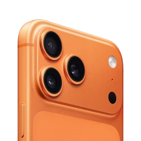 Turuncu Apple iPhone 17 Pro akıllı telefonun arka yüzü, üçlü kamera modülü ve flaş detayı yakın plan