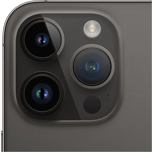 Siyah Apple iPhone 14 Pro Max akıllı telefonun arka kamera modülü yakın plan, üçlü lens ve flaş detayı