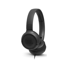 JBL Tune 500 Kablolu siyah kulaklık, yastıklı kulak kapakları ve kablosuyla önden görünüm