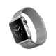 Apple Watch 38 mm akıllı saat, gümüş paslanmaz çelik kasa ve Milano Loop kordonuyla açılı duruyor