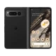 Google Pixel Fold siyah akıllı telefonun açık katlanabilir ekranı ve arka kamera tasarımı birlikte gösteriliyor.