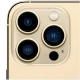 Apple iPhone 13 Pro Max altın renk akıllı telefonun üçlü arka kamera ve flaş detayının yakın planı