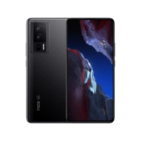 Siyah Poco F5 Pro akıllı telefon, ön ekranı açık ve arka yüzeyi ile üçlü kamera modülüyle yandan görünüm