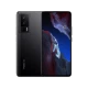 Siyah Poco F5 Pro akıllı telefon, ön ekranı açık ve arka yüzeyi ile üçlü kamera modülüyle yandan görünüm