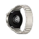 Huawei Watch 4 Pro Titanyum akıllı saatin arka yüzü ve titanyum metal kayışı görünümü