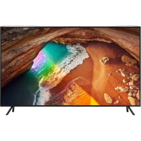 Samsung 82Q60R Ultra HD 4K QLED televizyon, siyah çerçeveli, renkli manzara ekranlı vitrin görünümü