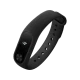Xiaomi Mi Band 2 siyah akıllı bileklik, kavisli ekranı ve ayarlanabilir delikli kayışıyla önden görülüyor