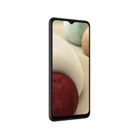 Siyah Samsung Galaxy A12 akıllı telefon, önden görünüm ve geniş ekran tasarımıyla sergileniyor