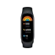 Xiaomi Mi Band 7 siyah akıllı bileklik, renkli ekranında aktivite ve sağlık verilerini gösteriyor