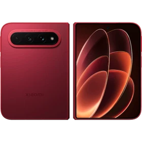 Xiaomi 18 Fold kırmızı katlanabilir telefonun arka yüzü ve açık ekrandaki turuncu duvar kâğıdı