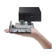 Asus Mini PC PN30 masaüstü bilgisayarın kompakt siyah kasası ve bağlantı noktaları elde gösteriliyor