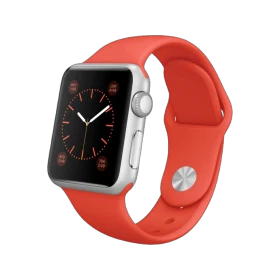 Apple Watch Sport 38 mm akıllı saat, gümüş alüminyum kasa ve turuncu spor kordonla önden görünür halde