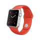 Apple Watch Sport 38 mm akıllı saat, gümüş alüminyum kasa ve turuncu spor kordonla önden görünür halde
