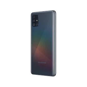 Samsung Galaxy A51 siyah akıllı telefonun arka yüzü, dörtlü kamera modülü ve parlak tasarım detaylarıyla