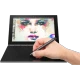 Lenovo Yoga Book 4G Siyah tablet; Android 6.x Marshmallow, elde tutulan kalemle ekran üzerinde çizim yapılıyor