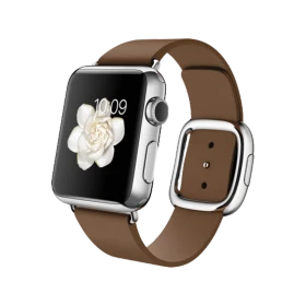 Apple Watch 38 mm gümüş paslanmaz çelik kasa ve modern tokalı kahverengi kayışla gösteriliyor