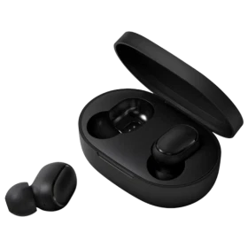 Xiaomi Redmi AirDots Tam Kablosuz siyah kulaklık, açık şarj kutusu ve iki kulak içi kulaklıkla birlikte.