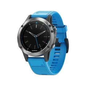 Garmin Quatix 5 mavi akıllı saat, siyah kadran ve metalik çerçevesiyle önden görünüm