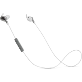 JBL Everest 110 Kablosuz gümüş kulaklık, kablosu ve kontrol düğmesiyle siyah arka planda sergileniyor.