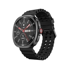 Tecno Watch Neo siyah akıllı saat, yuvarlak ekranı ve delikli silikon kayışıyla üç çeyrek açıdan görünür