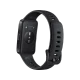 Huawei Band 9 siyah akıllı bileklik, ayarlanabilir silikon kordonu ve arka sensörleriyle gösteriliyor