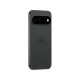 Siyah Google Pixel 11 akıllı telefonun arka yüzü ve yatay kamera çubuğu görünümü