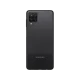 Siyah Samsung Galaxy A12 akıllı telefonun arka yüzü, dörtlü kamera modülü ve Samsung logosu görünüyor