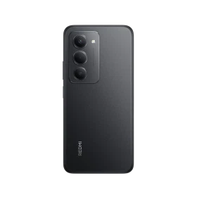 Xiaomi Redmi 15 siyah akıllı telefonun arka yüzü, üçlü kamera modülü ve mat tasarım detayları