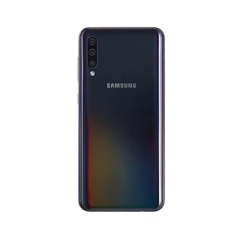 Samsung Galaxy A50 siyah akıllı telefonun arka yüzü, üçlü kamera ve LED flaş detayıyla görünüyor