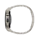 Huawei Watch 5 Titanyum 46mm akıllı saatin titanyum kasası, metal kordonu ve yan düğmeleri görünür.