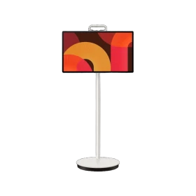 Samsung The Movingstyle 27LSM7F QHD 2K LED televizyon, standlı şekilde vitrinde sunum görünüyor.