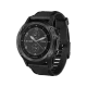 Siyah Garmin Tactix Bravo akıllı saat, yuvarlak kadranı ve dayanıklı kayışıyla üç çeyrek açıdan görünür.