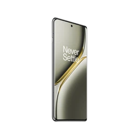 OnePlus Ace 3 Pro gümüş akıllı telefon, kavisli ekranı ve ince çerçeveli ön tasarımıyla önden görünüm