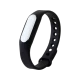 Xiaomi Mi Band 1S akıllı bileklik, siyah kayışlı ve ayarlanabilir delikli tasarımıyla önden görünüm