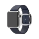 Apple Watch 38 mm gümüş paslanmaz çelik kasa ve gece mavisi modern tokalı kayış görünümü