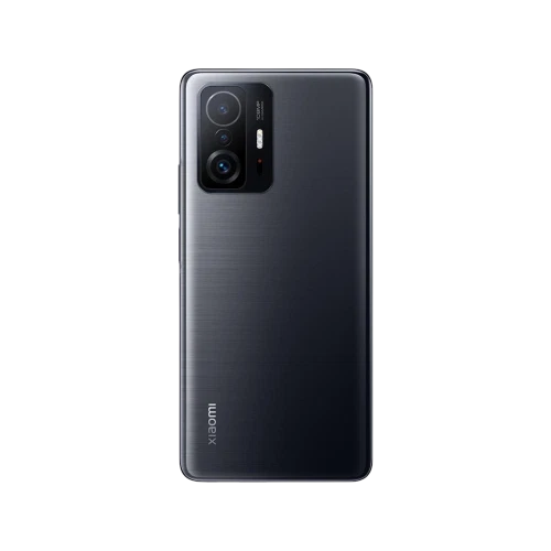 Xiaomi 11T Pro siyah akıllı telefonun arka yüzü, üçlü kamera modülü ve LED flaş detayıyla görünüm