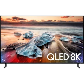Samsung 75Q900R Ultra HD 8K QLED TV, deniz manzaralı ekranda QLED 8K yazısı ve taş teması öne çıkıyor