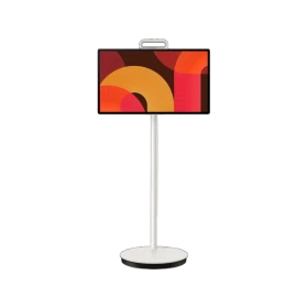 Samsung The Movingstyle 27LSM7F QHD 2K LED televizyon, standlı şekilde vitrinde sunum görünüyor.