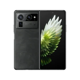Tecno Phantom V Fold 2 yeşil katlanabilir akıllı telefon, vitrin görünümünde arka kamera ve iç ekran görünümü