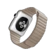 Apple Watch 42 mm, gümüş paslanmaz çelik kasa ve taş rengi deri Loop kayışlı akıllı saat