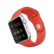Apple Watch Sport 42 mm, gümüş alüminyum kasalı ve turuncu spor kordonlu akıllı saat, eğik açıdan görünüm