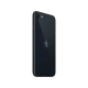 Siyah Apple iPhone SE 2022 akıllı telefonun arka yüzü, tek kamera ve Apple logosu detaylı görünüm