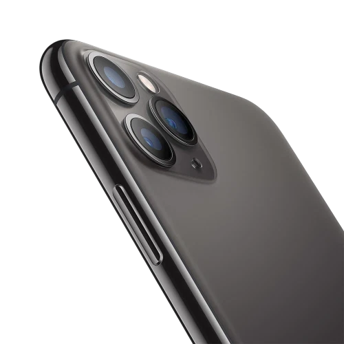 Siyah Apple iPhone 11 Pro Max akıllı telefonun arka yüzeyi, üçlü kamera modülü yakın plan görünüm