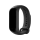 Xiaomi Mi Band 4 akıllı bileklik, siyah kayışı ve kavisli dokunmatik ekranıyla önden görünür.