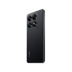 Xiaomi 14T Pro siyah akıllı telefon, arka yüzey ve dört lensli kamera modülüyle açılı görünüm