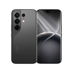 Tecno Camon 50 Pro 5G siyah akıllı telefon, ön ekran ve arka üçlü kamera tasarımıyla vitrin görünüm